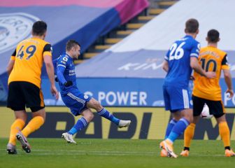 Jamie Vardy da la victoria al Leicester