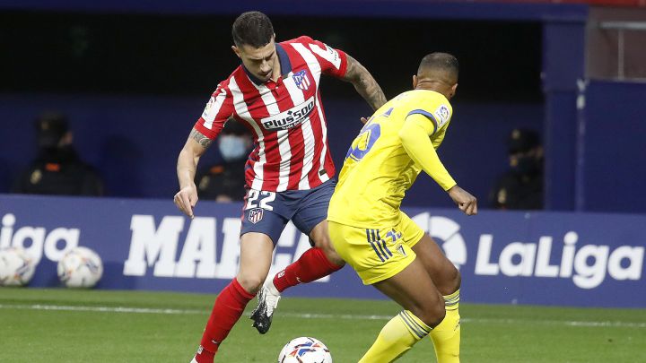 Mario Hermoso durante el partido contra el Cádiz.