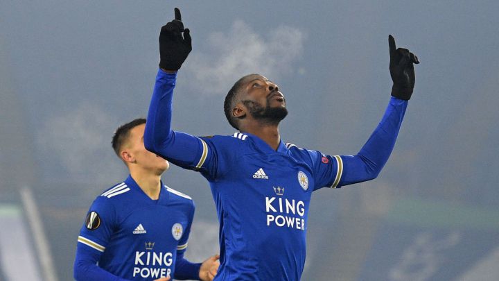 Kelechi Iheanacho celebra uno de sus goles con el Leicester.