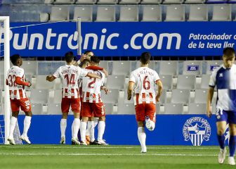 El Almería, mejor contra once