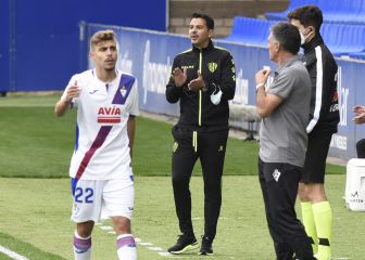 Míchel calca con el Huesca sus registros con el Rayo