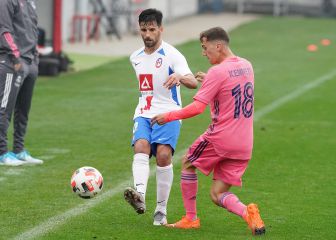Carlitos y el árbitro castigan la inocencia del Castilla de Raúl