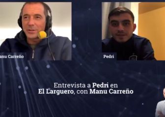 Pedri en plena entrevista y le pasa esto: la cara de Carreño lo dice todo