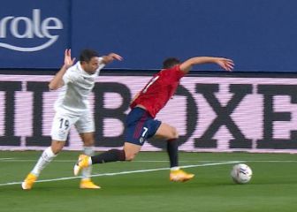 El polémico penalti no pitado que tiene a Pamplona echando humo