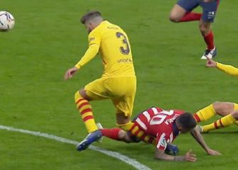 Barcelona's Piqué given early assessment of one month out