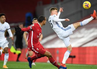 El Liverpool se quita las penas y desmonta a un Leicester gris