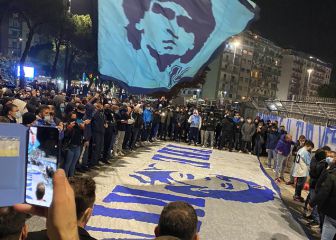 Nápoles llora y pide el 