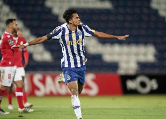 Una chilena de Díaz salva al Oporto