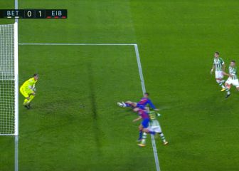 La jugada más surrealista: figura del Eibar le 'quitó' un gol a su equipo ante el Betis