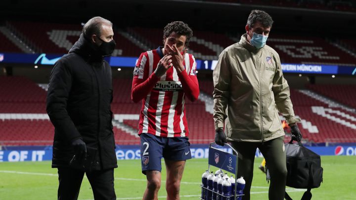 Giménez se marcha lesionado: peligra el derbi contra el Madrid