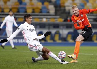 Varane vuelve a las andadas