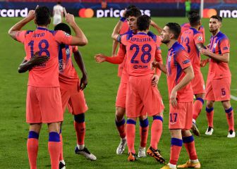 Giroud tumba al Sevilla