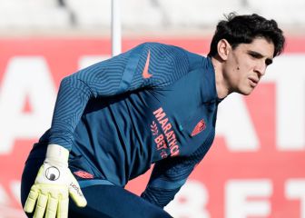 Bono se une al grupo y alivia el problema de la meta del Sevilla