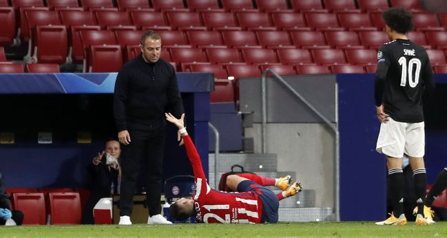 Carasco, dolido tras una entrada en el Atlético-Bayern.