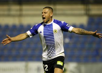 El Hércules recupera dos torpedos ante el mini Submarino