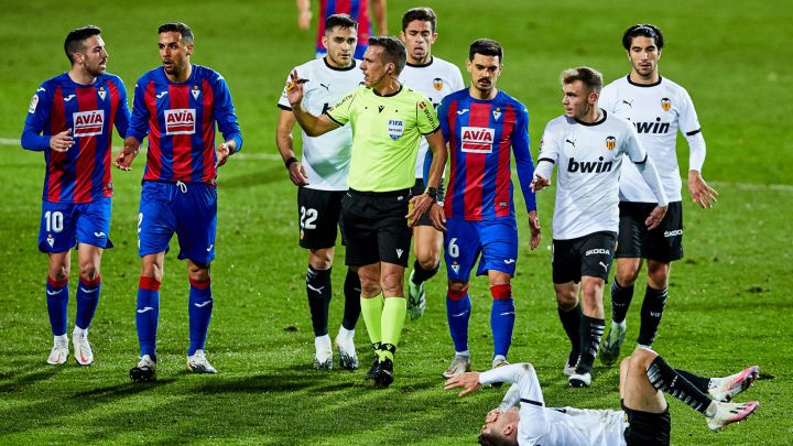 Aprobados y suspensos en el Valencia: 'Deja vu' de Gameiro