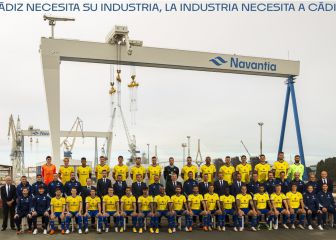 El Cádiz realiza su foto oficial poniendo en valor a la industria gaditana
