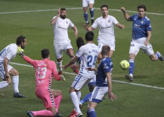 El Oviedo se lleva un partido de locos y deja tocado al Tenerife