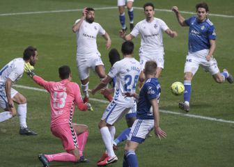 El Oviedo reina en el caos