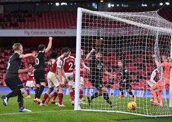 Aubameyang acerca al Arsenal a la zona de descenso