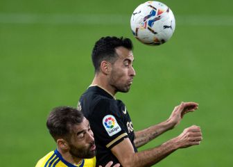 Busquets iguala los 593 partidos oficiales de Puyol