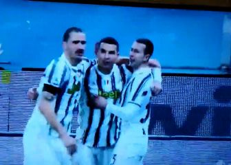 El vacile de Cristiano a Perin tras marcarle su segundo penalti por el medio