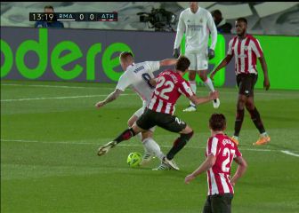 Las dos faltas de Raúl García por las que fue expulsado por doble amarilla antes del 15'