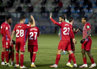 Kenedy y Molina dan el pase al Granada ante un orgulloso San Juan