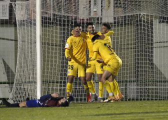 Bustos se reivindica con dos goles en Copa
