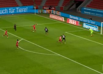 La admirable frialdad en el 93' de Lewandowski para ganar el partido del año en Alemania