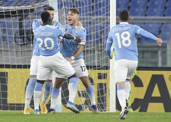 Luis Alberto e Immobile tumban a un apagado Nápoles