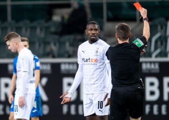 El Gladbach se adelanta a la Bundesliga y multa a Thuram por su escupitajo