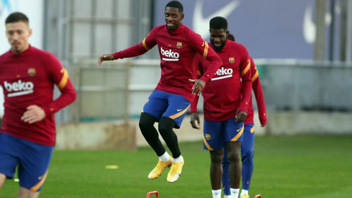 Lenglet, Dembélé y Umtiti, en un momento del entrenamiento de ayer en Barcelona.