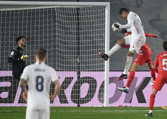 Casemiro y Benzema tumban a un Granada muy aguerrido
