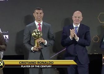 Cristiano recibe el premio a mejor jugador del Siglo XXI