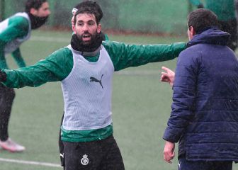 El nuevo míster quiere adelantar la línea defensiva