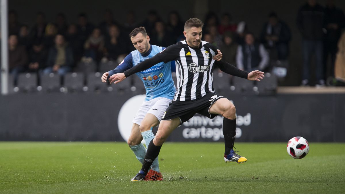 El Hércules tiene en su agenda al central Ayala por si sale Íñiguez