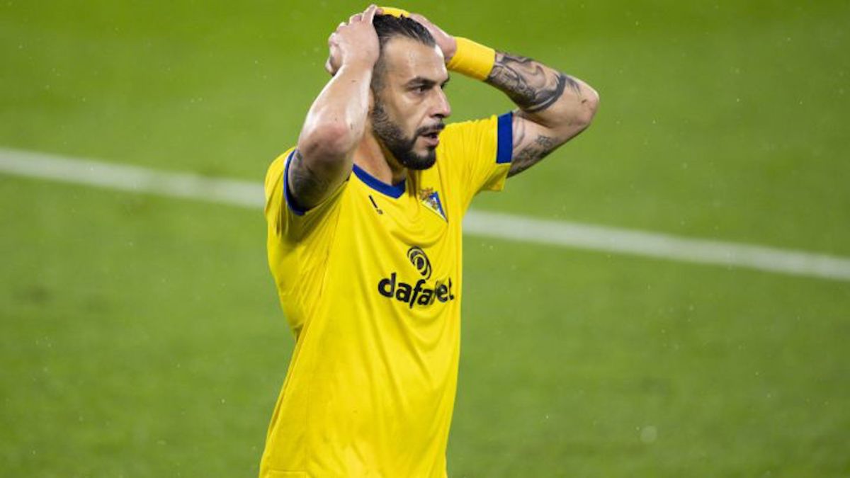 Negredo, titular en el Cádiz; Weissman, '9' del Valladolid