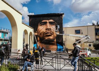 Un artista napolitano crea un mural de Maradona en Quarto