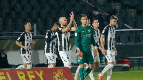 El Tenerife acaba con el Castellón y hace mella en tres días