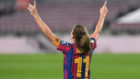 Alexia Putellas anota el primer gol de la historia del equipo femenino del Barça en el Camp Nou. 