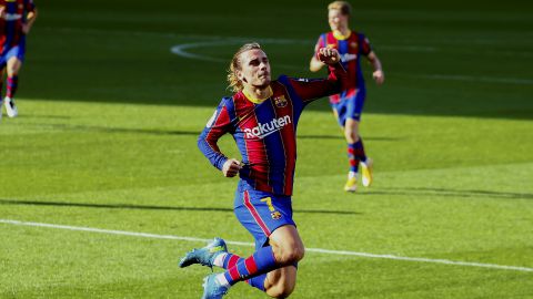 Antoine Griezmann celebra un gol durante el partido de Liga Santander entre el FC Barcelona y el Osasuna.