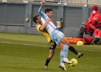 El Málaga rescata un punto con diez ante un Oviedo volcado