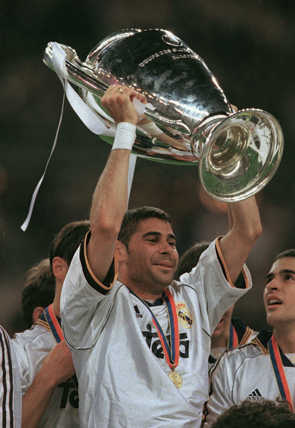 Fernando Hierro (1989-2003): 17 títulos