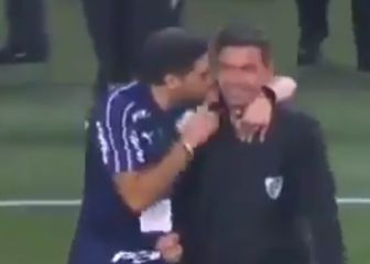 ¡Viva el fútbol y viva esta imagen! El entrendador del Palmeiras con Gallardo