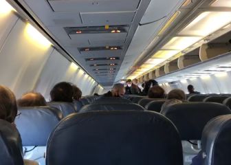 El avión recibe con aplausos a la Real Sociedad por su esfuerzo