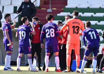 Roque Mesa traspasa a la Peña la pena máxima