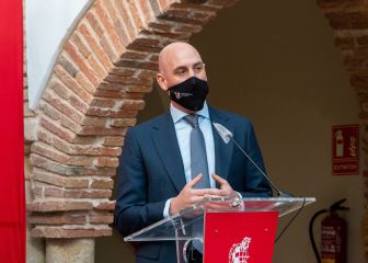 Rubiales no entregará la Supercopa al confinarse por contacto con un positivo