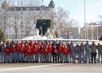 Las jugadoras del Atleti visitan Neptuno con la Supercopa