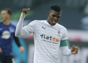 Embolo, apartado del Gladbach, por irse de fiesta con 22 personas